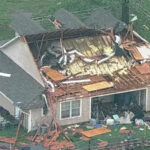 ടെക്‌സാസില്‍ അതിശക്തമായ കൊടുങ്കാറ്റ്: രണ്ടുപേര്‍കൊല്ലപ്പെട്ടു; നിരവധി വീടുകള്‍ തകര്‍ന്നു