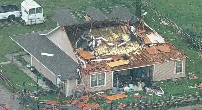 ടെക്‌സാസില്‍ അതിശക്തമായ കൊടുങ്കാറ്റ്: രണ്ടുപേര്‍കൊല്ലപ്പെട്ടു; നിരവധി വീടുകള്‍ തകര്‍ന്നു