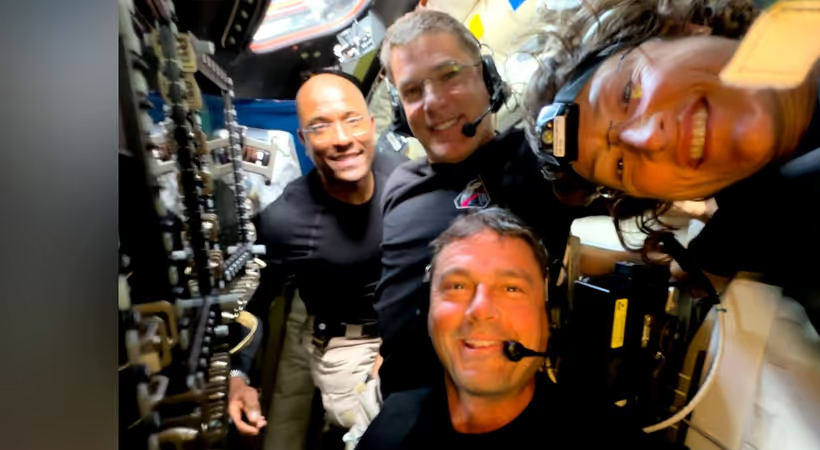 ചന്ദ്രനില് നിന്നും ആര്ട്ടെമിസ് 2 ദൗത്യസംഘം ഭൂമിയിലേക്ക് മടക്കയാത്ര ആരംഭിച്ചു