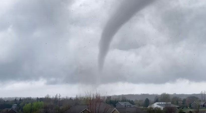 അതിശക്തമായ ചുഴലിക്കൊടുങ്കാറ്റിനും കനത്ത മഴയ്ക്കും സാധ്യത: വിസ്‌കോണ്‍സിനില്‍ മുതല്‍ ഒക്ലഹോമ വരെയുള്ള 35 ദശലക്ഷം ആളുകള്‍ക്ക് ഭീഷണി