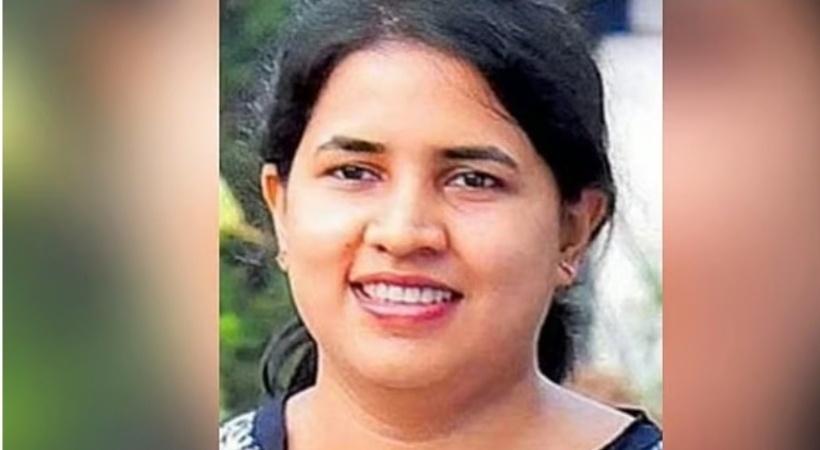 ഇ. ഡി റെയ്ഡിനു പിന്നാലെ വീണ വിജയന്റെ ബാങ്ക് അക്കൗണ്ട് മരവിപ്പിച്ചു