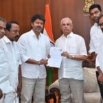 വിജയ്യ് യെ വെട്ടിലാക്കി ഗവർണറുടെ കർശന നിലപാട്; തമിഴ്നാട്ടിൽ വിജയ്‍യുടെ സത്യപ്രതിജ്ഞ നീളും, കേവല ഭൂരിപക്ഷം തെളിയിക്കാൻ നിർദ്ദേശം