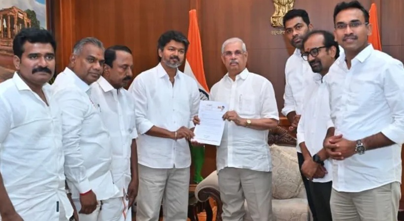 വിജയ്യ് യെ വെട്ടിലാക്കി ഗവർണറുടെ കർശന നിലപാട്; തമിഴ്നാട്ടിൽ വിജയ്‍യുടെ സത്യപ്രതിജ്ഞ നീളും, കേവല ഭൂരിപക്ഷം തെളിയിക്കാൻ നിർദ്ദേശം