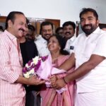 ഉമ്മൻ ചാണ്ടിയുടെ വസതിയിലെത്തി നിയുക്ത മുഖ്യമന്ത്രി, ഉമ്മൻ ചാണ്ടി മന്ത്രിസഭയിൽ അംഗമാകാൻ കഴിയാത്തത് വലിയ നഷ്ടം; പിണറായിയെയും ഉടൻ കാണുമെന്നും സതീശൻ