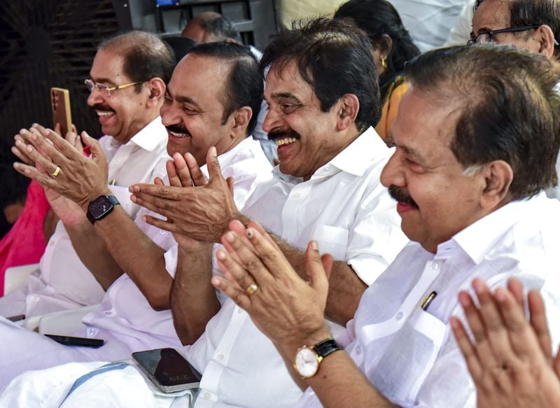 യുഡിഎഫ് മന്ത്രിസഭയിൽ കോൺഗ്രസ് മന്ത്രിമാരെ പ്രഖ്യാപിച്ചു, മുഖ്യമന്ത്രിക്ക് ധനകാര്യം, ചെന്നിത്തലക്ക് ആഭ്യന്തരം, 2 വനിതാ മന്ത്രിമാർ, തിരുവഞ്ചൂർ സ്പീക്കർ