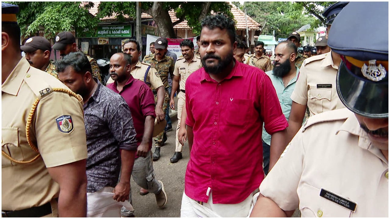 ഇഡി ഉദ്യോഗസ്ഥരെ ആക്രമിച്ച കേസ്: അഞ്ച് പ്രതികളുടെ ജാമ്യാപേക്ഷ കോടതി തള്ളി, കൂടുതൽ അറസ്റ്റ് ഉണ്ടാകും