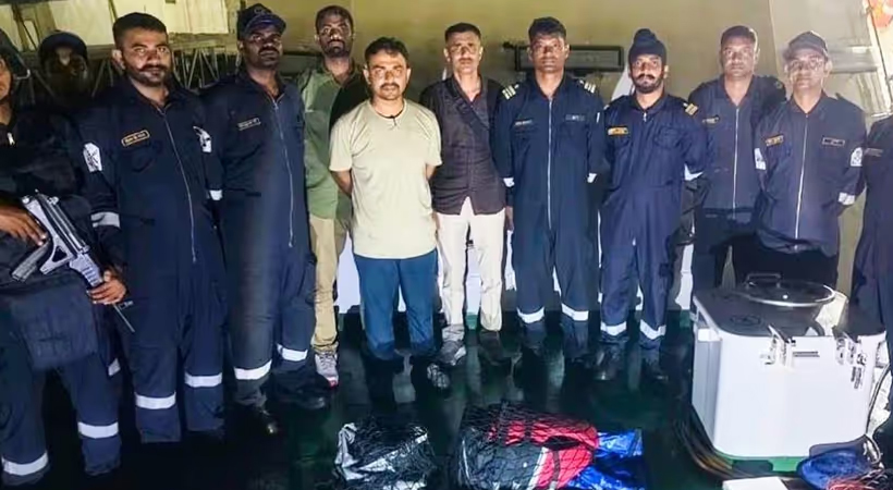 1000 കോടി വിലവരുന്ന കൊക്കെയ്‌നുമായി കപ്പല്‍ ഗുജറാത്തില്‍ പിടിയിലായി