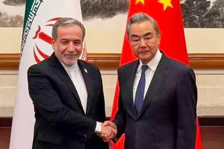 ഇറാന് എല്ലാ പിന്തുണയും, വാംഗ് യീയുമായി ചർച്ച നടത്തി വിദേശകാര്യമന്ത്രി അബ്ബാസ് അരാഗ്ചി; സമാധാന കരാറിൽ ചർച്ചകൾ നടത്തി