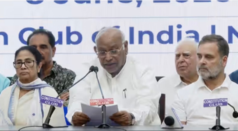 ഇന്ത്യ സഖ്യത്തിന്റെ നിർണായക യോഗം കഴിഞ്ഞു, 25 പാർട്ടികൾ എത്തി; ‘ധർമേന്ദ്ര പ്രധാൻ്റെ രാജി അനിവാര്യം’, 5 പ്രധാന തീരുമാനങ്ങളുമായി മുന്നോട്ട് പോകാൻ ധാരണ