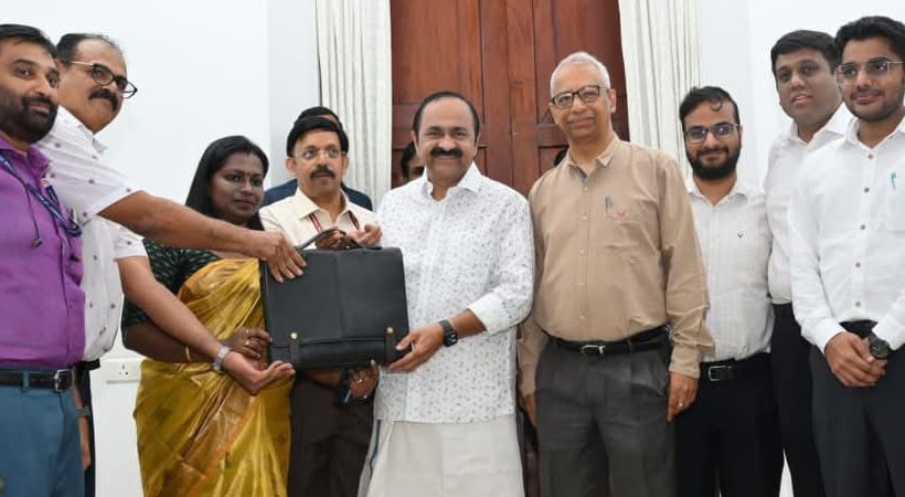 യുഡിഎഫിന്റെ പ്രഥമ ബജറ്റ്: ക്ഷേമത്തിന് ഊന്നല് നല്കി വി.ഡി;പുതുയുഗ കേരളം ലക്ഷ്യമെന്നു സതീശന്