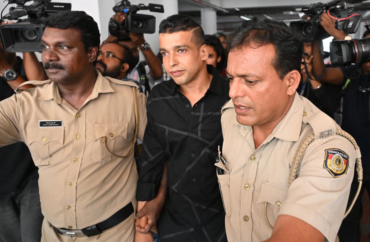 നടിയെ ആക്രമിച്ച കേസ്: പൾസർ സുനിക്ക് കനത്ത തിരിച്ചടി; ശിക്ഷ മരവിപ്പിക്കണമെന്ന ഹർജി ഹൈക്കോടതി തള്ളി
