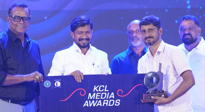 കേരള ക്രിക്കറ്റ് ലീഗ്: മികച്ച തലക്കെട്ടിനുള്ള അവാര്ഡ് ദീപിക സീനിയര് റിപ്പോര്ട്ടര് തോമസ് വര്ഗീസിനു സമ്മാനിച്ചു