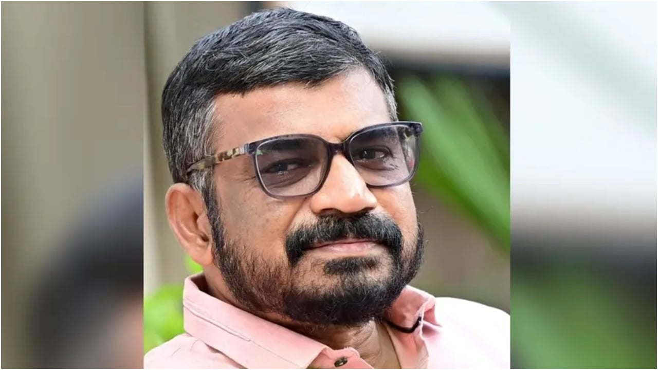 ‘കള്ളൻ വിജയൻ’ ലേഖന വിവാദം: നടപടി കടുപ്പിച്ച് ദേശാഭിമാനി, കെ.ആർ. അജയനോട് രാജിവെക്കാനോ അവധിയെടുക്കാനോ നിർദേശം