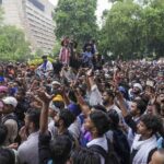 കോക്രോച്ച് ജനതാ പാർട്ടി പാർലമെന്റ് മാർച്ച് തടഞ്ഞു; ദില്ലിയിൽ വീണ്ടും സംഘർഷം, മെട്രോ സ്റ്റേഷനുകൾ അടച്ചു