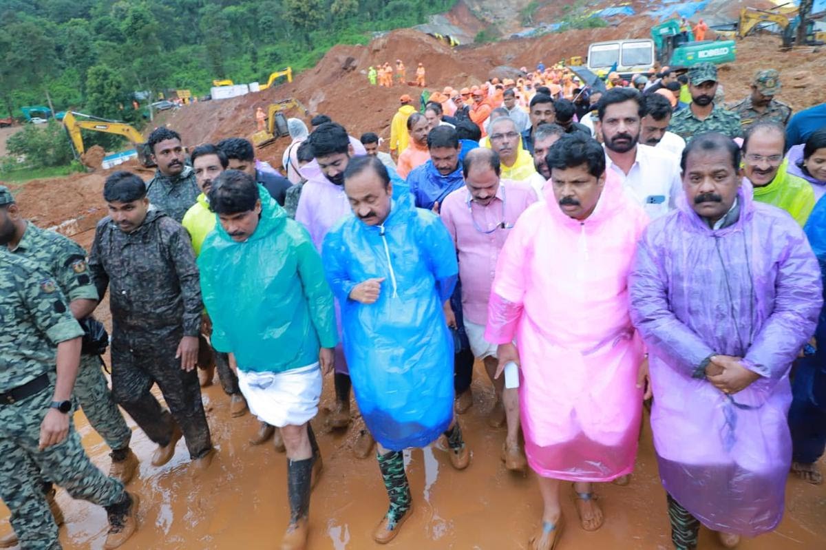 വയനാട് കള്ളാടി ദുരന്തഭൂമി മുഖ്യമന്ത്രി വി.ഡി. സതീശൻ സന്ദർശിച്ചു; അന്വേഷണത്തിന് പ്രത്യേക സമിതി രൂപീകരിക്കും