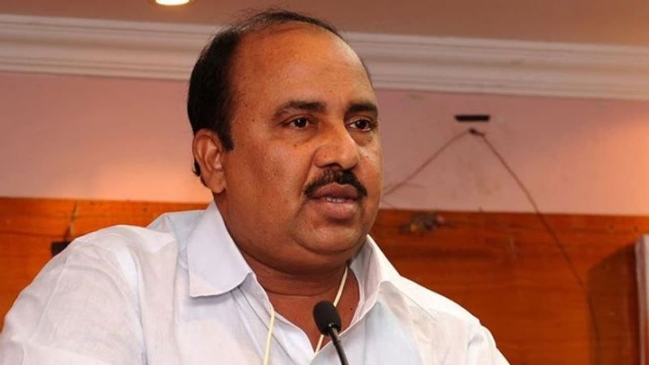 കശുവണ്ടി അഴിമതിക്കേസ്: ആർ. ചന്ദ്രശേഖരനെയും മുൻ എം.ഡിയെയും പ്രോസിക്യൂട്ട് ചെയ്യാൻ അനുമതി നൽകി സർക്കാർ; നാളെ ഹൈക്കോടതിയെ അറിയിക്കും
