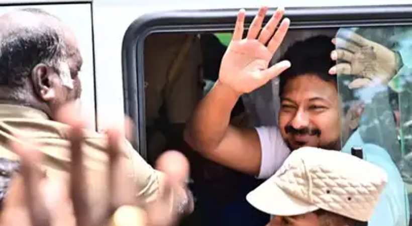 നടി തൃഷയ്ക്കെതിരായ അധിക്ഷേപ പരാമർശത്തിൽ ചോദ്യം ചെയ്യലിന് ശേഷം ഉദയനിധിയെ വിട്ടയച്ചു, അറസ്റ്റ് വിജയുടെ നിർദ്ദേശപ്രകാരമെന്ന് സൂചന