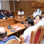 കേരളത്തിൽ പ്രളയ പ്രതിരോധത്തിന് പുതിയ പദ്ധതി; ഐ.ഐ.ടി സംഘം സമഗ്ര രൂപരേഖ മുഖ്യമന്ത്രിക്ക് കൈമാറി