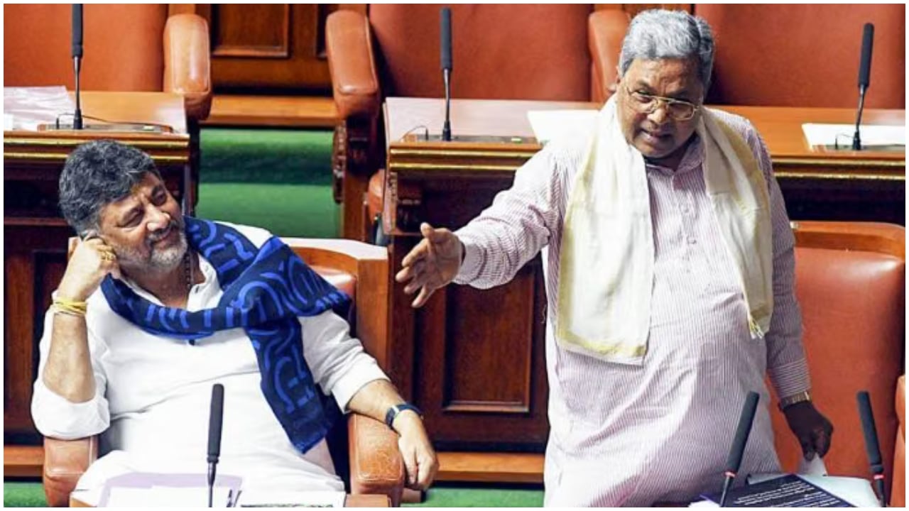 ‘ഡികെ’ മന്ത്രിസഭാ വികസനത്തിന് പിന്നാലെ കർണാടക കോൺഗ്രസിൽ വൻ പൊട്ടിത്തെറി, സത്യപ്രതിജ്ഞ ചടങ്ങിൽ പങ്കെടുക്കാതെ സിദ്ധരാമയ്യ; എംഎൽഎ രാജിവെച്ചു, കൂടുതൽ പേർ രാജി ഭീഷണിയിൽ