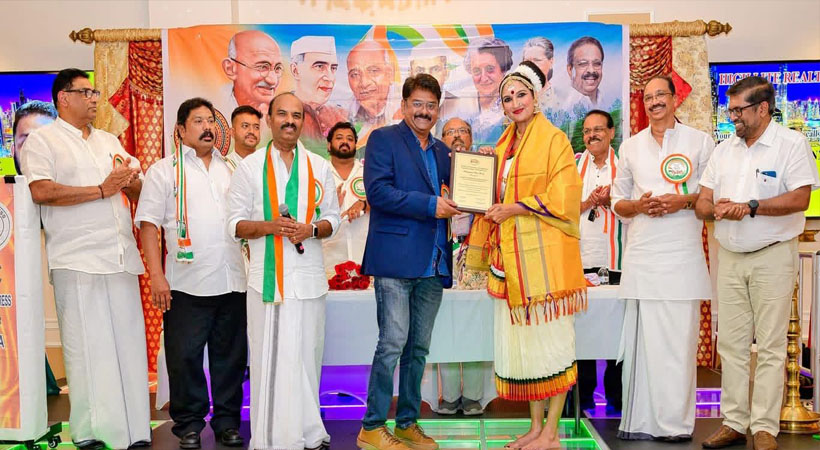 ഗുരു അഞ്ജലി മുരളീധരന് ഡിസ്റ്റിങ്ക്വിഷ്ഡ് ആര്‍ട്ടിസ്റ്റ് അവാര്‍ഡ് നല്‍കി ഐഒസി പെന്‍സില്‍വാനിയ ചാപ്റ്ററിന്റെ ആദരം