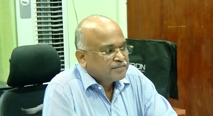 കശുവണ്ടി അഴിമതിക്കേസില്‍ ഒന്നാം പ്രതിയായ  കെ എ രതീഷ് ഖാദി ബോര്‍ഡ് എംഡി സ്ഥാനം രാജിവെച്ചു