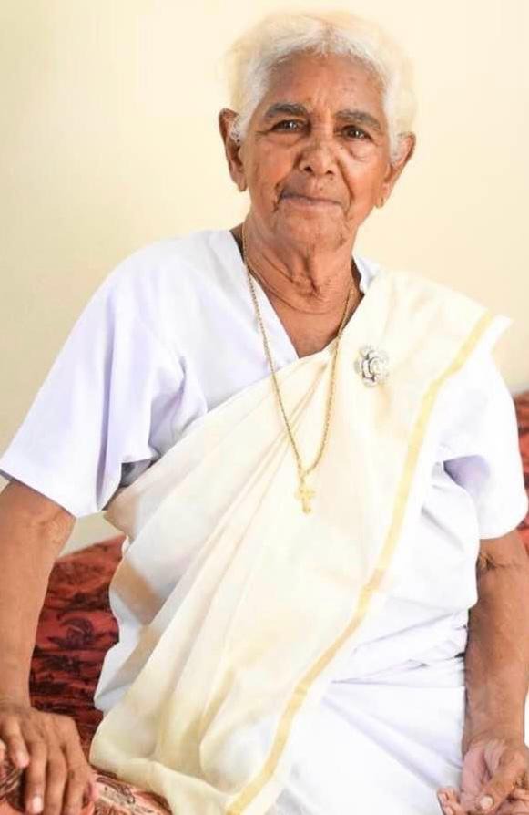 അച്ചാമ്മ ഉതുപ്പ് അന്തരിച്ചു