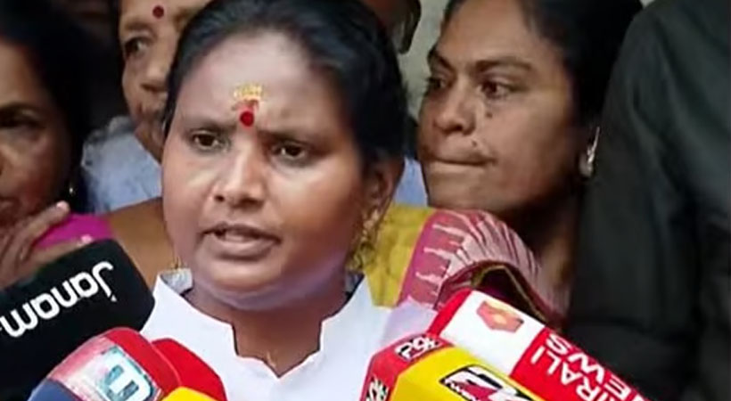 പ്രാദേശീക നേതാക്കളുമായുള്ള കൈയാങ്കളി: വീട്ടിലേക്കു വിളിച്ചുവരുത്തിയശേഷം മോശമായി സംസാരിച്ചപ്പോള് ഉള്ള പ്രതികരണമെന്നു രമ്യാ ഹരിദാസ്
