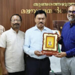 ഫൊക്കാന പ്രസിഡന്റ് ഫിലിപ്പോസ് ഫിലിപ്പിന് മലയാളം സര്‍വ്വകലാശാലയുടെ ആദരവ്
