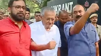 മുഖ്യ തിരഞ്ഞെടുപ്പ് കമ്മീഷണറുടെ രാജി ആവശ്യം: ഡൽഹിയിൽ കസ്റ്റഡിയിലുള്ള പിണറായി വിജയന്റെ മോചനത്തിന് അടിയന്തര ഇടപെടലുമായി മുഖ്യമന്ത്രി വി.ഡി. സതീശൻ