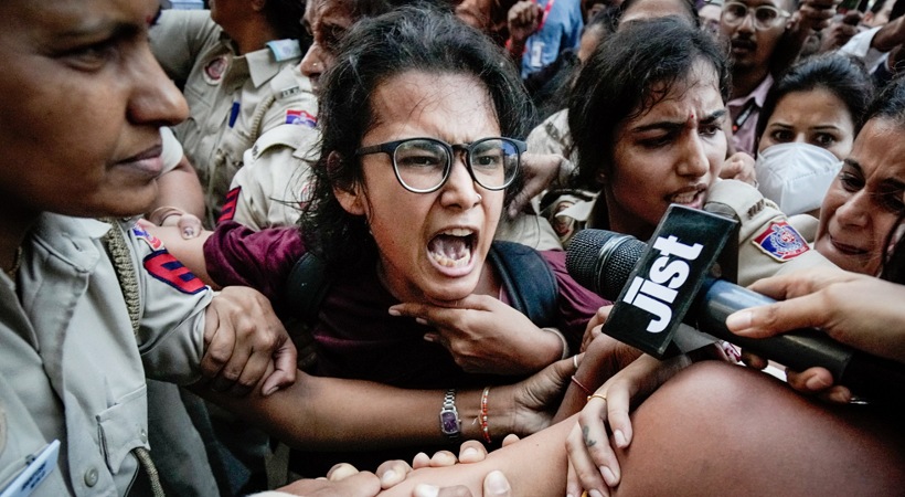 ‘ആരുടെ സമാധാനമാണ് ഞാൻ പാലിക്കേണ്ടത്?’; പീസ് ബോണ്ടിൽ ഒപ്പിടില്ലെന്ന് നേഹ ബോറ