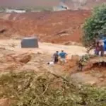 വയനാട് കളളാടിയില് മണ്ണിടിച്ചിലില് കാണാതായ അഞ്ചുപേര്ക്കായി തെരച്ചില് തുടരുന്നു
